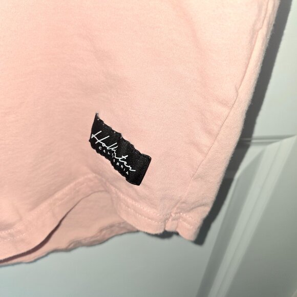 Hollister Men's Tee - Picture 2 of 5